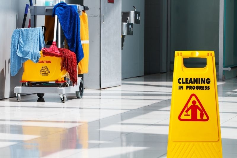 warning signs when doing commercial cleaning services