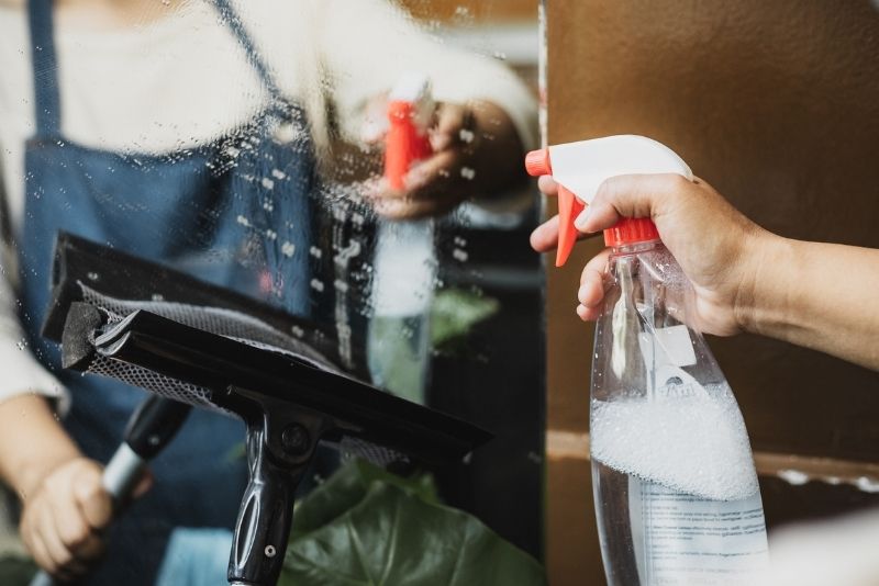 expert cleaners from Toowoomba Cleaners Elite is cleaning the window