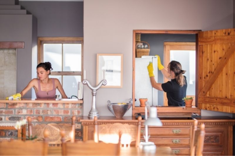 Cleaning al surfaces for an end-of-lease cleaning