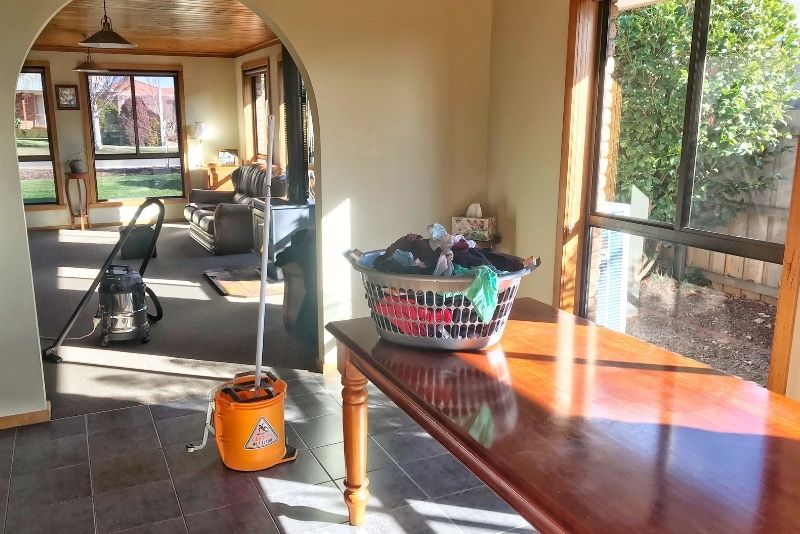 one=off cleaning in a house without furniture